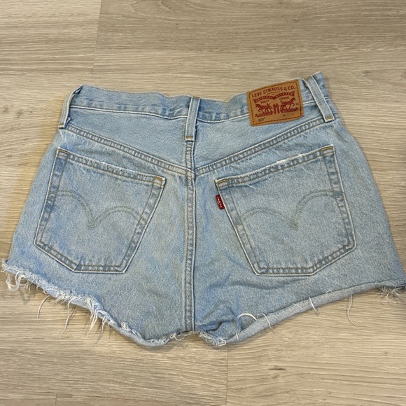 Levi Strauss 501 Women’s High Rise Distressed Cheeky Short with Button Fly - 26 - Picture 4 of 5